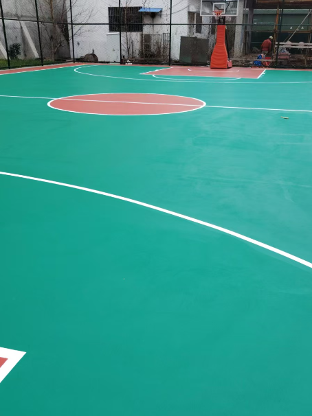 连江 球场长期使用易出现地面开裂